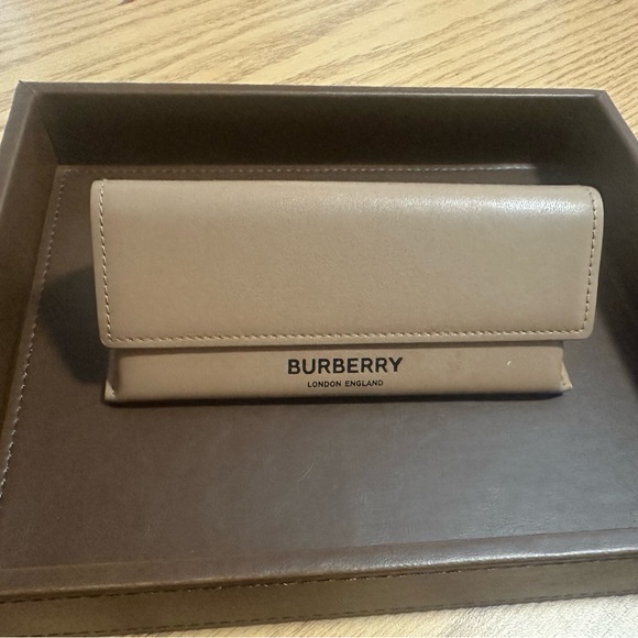 Burberry Sunglasses Fall 2022 Collection - Brown/Tan/Plaid - Picture 3 of 7